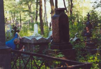 Grave of Paul and Alexanderl SvC on the lutheric cemetery, Wassiljew peninsula